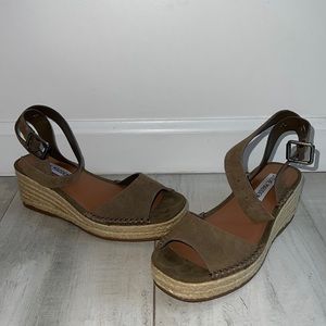 Steve Madden - Elody Olv Suede Sandal